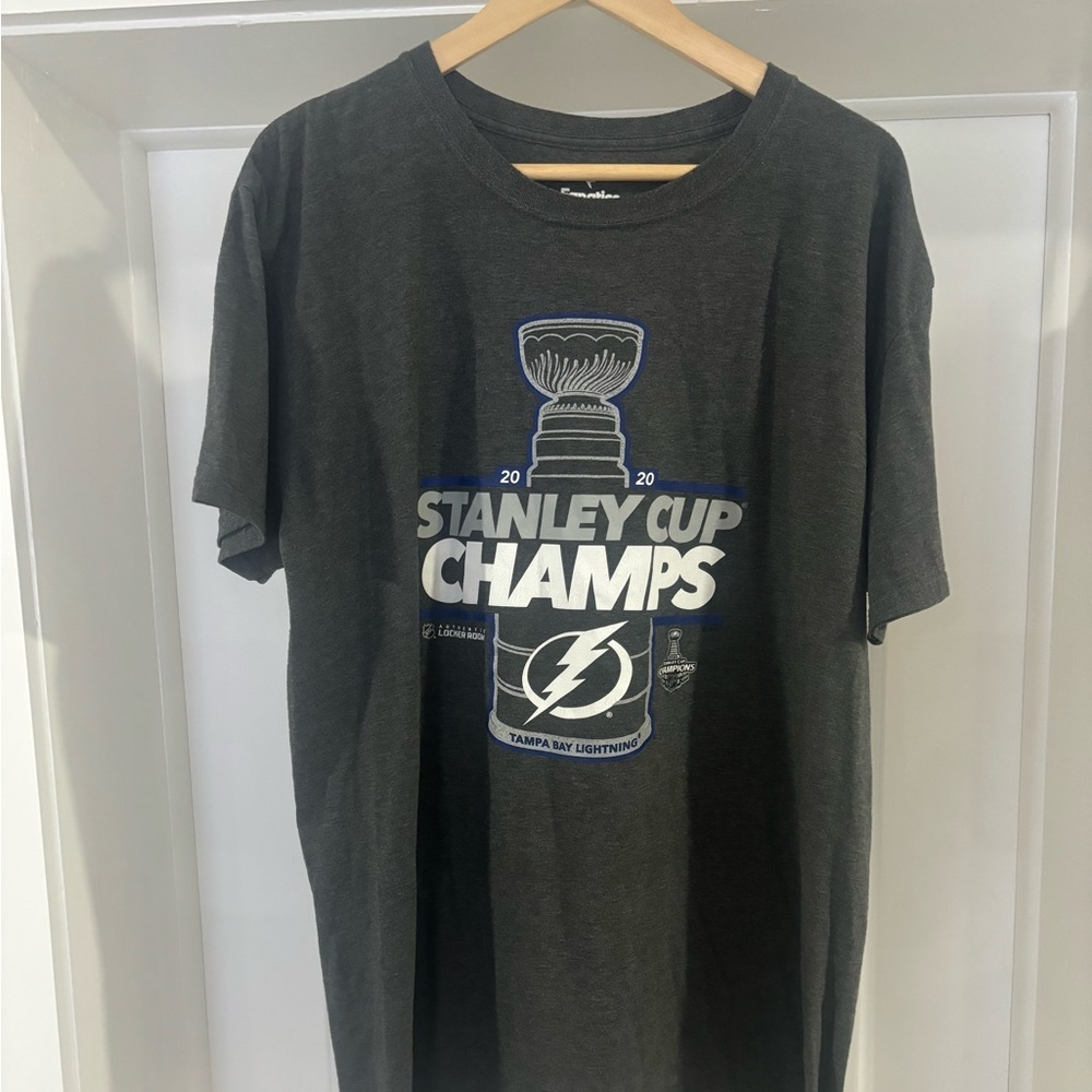 SOLD Fanatics Men’s Tampa Lightning Tshirt Size XL. Closet J12 - Picture 1 of 3